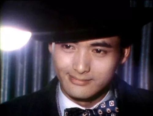 周润发 - 以《赌神》、《英雄本色》而闻名，华语电影界的传奇人物。_周润发演英雄本色的故事_周润发经典语录英雄本色